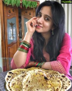 Harshika Poonacha Instagram - And it’s ready... Yummy Holige for #Ugadi 😘😘😘 #loveforcooking #ugadispecial #holige #obbattu ❤️❤️❤️