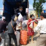 Harshika Poonacha Instagram - Our Production Managers wake up first in the morning and are the last one to get back to sleep,Today from @bhuvanamfoundation 's first project #FeedKarnataka ,we gave around 110 Ration kits to our Kannada Film Industry Production manager families. We live only once, Lets make our Life Useful🙏🙏🙏 @bhuvanamfoundation @bhuvann_ponnannaa_official