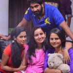 Ishika Singh Instagram - Shooting friends ..