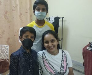 Ishika Singh Instagram - Just before I allowed myself to b painted ...two well mannered boys came to me with flowers and chocolates 🍫 n wished me for my bday ... not only that ...through out the session they were in mask . I think it’s time for me to take up some lessons from them :) #wellbehavedkids #brotherstogether #kidsatshoot #shootingwithkids #actorslife #actoratwork #actorslife🎬 #telugufilmnagar