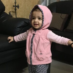 Ishika Singh Instagram - Ufff ..: my rose 🌹 doing the titanic pose in her first winter hoodie  #katewinslet #titanicpose #jackandrose #babylove #babypose  #winterwear #winterbabyclothes