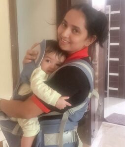 Ishika Singh Instagram - Me and my kangaroo 🦘 #meandmygirl #meandmymunchkin #meandmykangaroo #mybabygirl #babycarrier #babybag #babygirl🎀