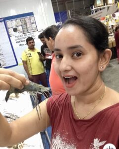 Ishika Singh Instagram - Went for sea 🌊 food shopping 🛍... I can’t tell u how happy I feel when I see those fishes in fish 🐠 market ... #fishmarket #fishmarket #fishing #fishlover