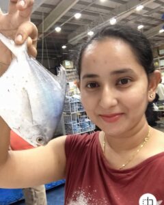 Ishika Singh Instagram - Went for sea 🌊 food shopping 🛍... I can’t tell u how happy I feel when I see those fishes in fish 🐠 market ... #fishmarket #fishmarket #fishing #fishlover