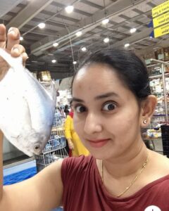 Ishika Singh Instagram - Went for sea 🌊 food shopping 🛍... I can’t tell u how happy I feel when I see those fishes in fish 🐠 market ... #fishmarket #fishmarket #fishing #fishlover