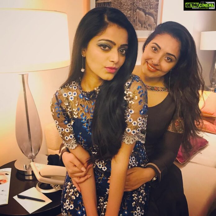 Janani Iyer Instagram – Friends like family! ️ @divya.ganesh @mumtaz ...