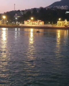 Kay Kay Menon Instagram - Ganga Maa!! 🙏🙏

#Ganga #holyriver #rishikesh