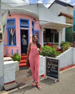 Lakshmi Priyaa Chandramouli Instagram - Monday morning Pinks! 
#Travel #HandMadeNaturalIcecream #Srilanka #GalleFort #TravelWithFamily #IceCreamMakesMeHappy #TheWorldIsBeautiful #OldBuildingsWithCharm #Vacay #NoMakeUp #NoFilter #JustAHappySmile #TravelWithRoo