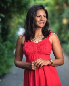 Lakshmi Priyaa Chandramouli Instagram - Me looking forward to the weekend like..... PC: @vjustclick 
#weekendvibes #photoshoot #actorslife #reddress #impromptuphotoshoot #makeupbyme #stylingbyme #basicallyidoeverything