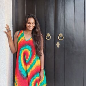 Lakshmi Priyaa Chandramouli Instagram - Bidding adieu to 2021 with a whole lot of gratitude and taking in what the year has taught me into 2022. Here's to always being in the moment, finding peace and joy, being kind, letting go, simplifying things, being true to yourself, working with all your heart, being thankful and making the best of your time here! Wish you all a very very Happy New Year! May 2022 bring you all that you need! Cheers to new beginnings and cheers to not just living, to flourishing ❤️ 
#HappyNewYear #IchiGoIchiE #Flourish #GratitudeAlways #MakeTheBestOfItAll #2022 #Simplicity #PeaceandJoy #Truthful #Love #Kindness #ItsGonnaBeAGreatYearForAll #LookingForward