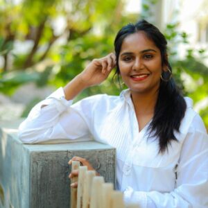 Lakshmi Priyaa Chandramouli Instagram - Nothing shakes the smiling heart :)

#lakshmipriyachandramouli #ootd #smile