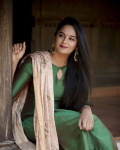 Lakshmi Priyaa Chandramouli Instagram - New day, New beginnings! ☺️
Have a happy and peaceful rest of the week everyone! ❤️
📸@kiransaphotography
👗@magizham_boutique
💄@priyadharshini.makeupartist
#NewDay #NewBeginnings #SmallSteps #ActorsLife #LakshmipriyaaChandramouli #positivity #Joy #GratitudeAlways #ThankfulForEverything #EverythingWillGetBetter #StaySafe #TakeCare
