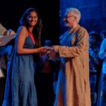Lakshmi Priyaa Chandramouli Instagram - One of them Short and Sweet theatre festival 2017 moments! #shinydiscoballs #bestactressaward #tenminplays #monologue #theatreactor #actorslife #motivation #playoftheday