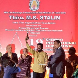 Lakshmi Priyaa Chandramouli Instagram - Very happy to announce that #SivaranjaniyumInnumSilaPengalum won the BEST FILM award at the 19th Chennai International Film Festival and I won the SPECIAL JURY award for my performance in the film. This is my first ever award for film acting and firsts are always special. A big thanks to the jury for these awards and huge huge thanks to my director @directorvasanth.official sir for believing me and for giving me Sivaranjani 🙂🙏 Congratulations to the other winners too! 

P.S. It does feel nice to be recognised for one's craft 😊

#BestFilmAward #SpecialJuryAward #FirstAward #FirstIsSpecial #BestPerformanceAward #Gratitude #Sivaranjani #ActorsLife #Recognition #CIFF #LakshmipriyaaChandramouli #ActorsLife #FirstOfMany #2022