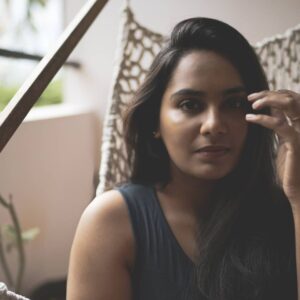 Lakshmi Priyaa Chandramouli Instagram - You win some, you lose some. Life goes on! Don't forget to celebrate the wins though, however small they may be ! :) 
📸@anupamasindhia 
💄@priyadharshini.makeupartist 
.
.
.
.
.
#GratitudeAlways #WhatYouAreSeekingIsSeekingYou #CelebrateMore #Joy #BeInTheMoment #ActorsLife #PhotoShoot #LearnEveryday #Selfcare #WorkOnSelf #LifeGoesOn #MidWeekMusings