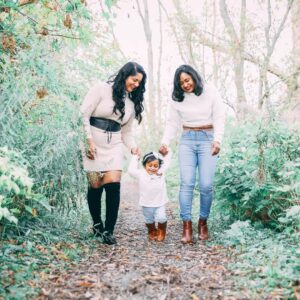 Madhumila Instagram - Happy family day❤
Family pictures needs some extra work/effort 😅
And @capturesbyanu  knows the job! Thank you❤🤗
.
.
.
.
#familyday #familyphotography #mathumila #officialmathumila