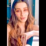 Madhuurima Instagram - This is one of my Mom’s midnight Shayari which I love ! उनके ख्वाबों से भी प्यार करें नींद तो टूट जाती है मगर ख्वाबों से क्यों डरें? ख्वाब में न होता अहम ना ही शरीर, न ज़ुबानी ख्वाब तो है सिर्फ एक अहसास, एक कहानी ख्वाबों में न है नकाब मन की सच्ची प्यास है ख्वाब जिसके आस में हम न जीये न मरे उनके ख्वाबों से भी प्यार करें. Copyright of Nandita Banerjee. #shayari #shayarilover #poetry #poetrycommunity #poem #shayar #love #lovequotes #dreams #dreamscometrue #nanditabanerjee #nyrabanerjee #poetry #whitepeacockhealing #voice #voiceofme