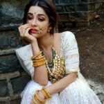 Madhuurima Instagram - Haha this is like kitnebaar mei banungi bride in #Divyadrishti @muktadhond @starplus @shivanishirali outfits @manasimanojofficial jewellery. Love my each look. #nyrabanerjee #gratitude #love #bollywood #supernatural #hit #dishapatani #shotoniphone