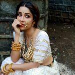 Madhuurima Instagram - Haha this is like kitnebaar mei banungi bride in #Divyadrishti @muktadhond @starplus @shivanishirali outfits @manasimanojofficial jewellery. Love my each look. #nyrabanerjee #gratitude #love #bollywood #supernatural #hit #dishapatani #shotoniphone