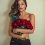 Madhuurima Instagram – Happppppyyyy valentines ❤️❤️ shot by @arindamsikdarphotography . #love #valentine #valentineday #flowers #roses #pictureoftheday #pic #explore #explorer #indian #indianactress #bollywood @pinkvilla @pinkvillafashion @tellychakkar  @tellymasala @balajimotionpictures @altbalaji #beauty #goddess #red #night #redvelvet