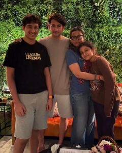Mahesh Babu Instagram - So easily 17! Happy anniversary NSG!! Many more to us... it’s all about love ♥️♥️♥️ @namratashirodkar
