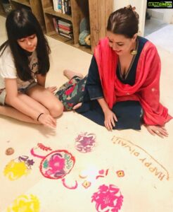 Mahima Chaudhry Instagram - My little artist... and the one who makes my house a home, my life complete, my diwali sparkle.... ❣ happy diwali everyone. Hope you all have a great year. Lots of 💖#diwali#rangoli
