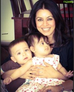 Mahima Chaudhry Instagram - ❤️ my wide eyed bunnies...from who i have learnt how to really live my life....how time flies.#throwback#hearts#myloves#❤️#😘😘#🤗#love #babies #bollywood