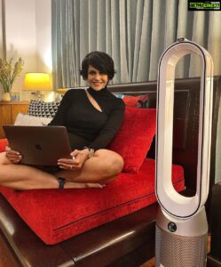 Mandira Bedi Instagram - Love this Air Purifier from Dyson with 360 degree oscillation. It is scientifically tested to remove multiple allergens from the air that are a 1000 times as small as a human hair!  Intelligent control with in - app reporting - lets you control the air quality with a click of a button.Investing in a @dyson_india is investing in good health! 

#dysonindia #ProperPurification #Gifted