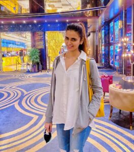 Meenakshi Dixit Instagram - In theatres after 2 and a half years to watch #bangarraju ❤️😇

#meenakshidixit #theatre #movies #fun #happiness #instagood #nagarjunaakkineni #nagachaitanya #nagarjuna #inox #blockbuster @nagarjuna.akkinenifb