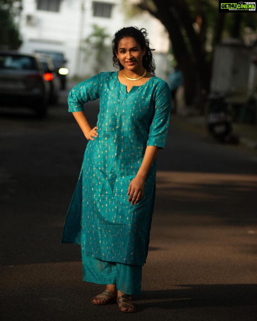 Actress Misha Ghoshal HD Photos and Wallpapers January 2022 - Gethu Cinema