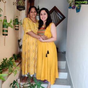 Miya George Instagram - Mamma miya Twinning 🥰
Wishing my Allrounder Mumy Happy bday. Both ur daughters cudnt be dere with u today but yeahh we met exactly 2 days before so I hope u will cherish those moments today 😝
(Still holding me like her Kunjava nd I love that 😍)