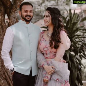 Miya George Instagram - I just realised..All the tym I was looking at u nly my ❤

Bridal wear : @labelmdesigners
Events & Decor : @labelmsignatureweddings_
Photography: @studio360byplanj
Makeup : @unnips
Hair : @femy_antony_makeup_artist