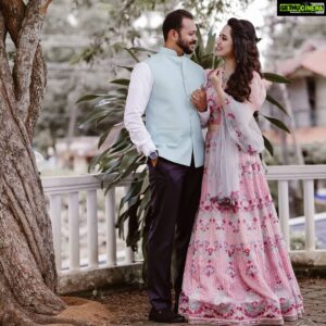 Miya George Instagram - ❤ 
Our dream Betrothal was held at Palai with the artistic help of @labelmdesigners
Reception decor & arrangements by team @labelmsignatureweddings_
Photos by @studio360byplanj