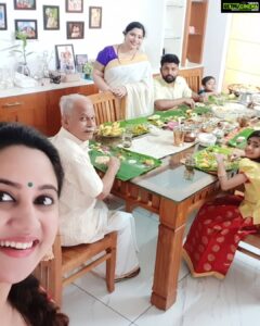 Miya George Instagram - Whole fmly together for Onam celebration.. 
Happiest onam wishes to each one of u ❤