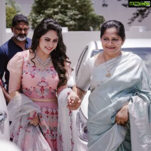 Miya George Instagram - Family ❤

Onion pink shimmery lehenga frm @labelmdesigners
Decor nd events : @labelmsignatureweddings_
Photography: @studio360byplanj
Makeup: @unnips
Hair : @femy_antony_makeup_artist