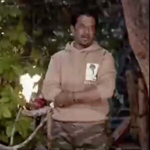 Nandha Durairaj Instagram - தனி ஒருவன்
நினைத்துவிட்டால்
இந்த உலகத்தில்
தடைகள் இல்லை
தனி ஒருவன் நினைத்து
விட்டால் இந்த உலகமே
தடையுமில்லை @zeetamizh @zee5tamil @zeetamilapac #zeetv #zee #zeetamil #zee5 #survivor2020 #survivor #survivor2021 #survivorseries #survivortamil