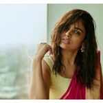 Nandita Swetha Instagram - Being homely is my all time favourite❤️ . . Clicked by @bhagathmakka . #Actor #sareelove #sareegirl #sareedraping #sareelovers #trending #sleevelessblouse #messyhair #wethair #click #makka #india #chennai #southactress #kannadagirl