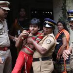 Navya Nair Instagram - ഇത് ആദിത്യൻ. എന്റെ (മണിയുടെ) സ്വന്തം അപ്പു. ആദിത്യനെ നിങ്ങൾക്കും അറിയാം... 2019 ഒക്ടോബർ 15 ന് ആദിത്യനെക്കുറിച്ച് ഒരു വാർത്ത മാതൃഭൂമി ഓൺലൈൻ പ്രസിദ്ധീകരിച്ചു. കുന്നംകുളത്തിനടുത്ത് ഒരു വീട് ജപ്തി ചെയ്യുന്നു. അച്ഛനും അമ്മയും സ്ഥലത്തില്ല. നിയമം നടപ്പിലാക്കാൻ ചുമതലപ്പെട്ട പോലീസ് സംഘം കോടതി ഉത്തരവു പ്രകാരം വീട് ഒഴിപ്പിക്കാൻ ശ്രമിക്കുന്നു... വീട്ടുസാധനങ്ങൾ പുറത്തേക്കിടുന്നു .. പോലീസ് സംഘഞ്ഞെ പത്തു വയസ്സുള്ള ആദിത്യൻ അലറിക്കരഞ്ഞ് തടയാൻ ശ്രമിക്കുന്നു... പോലീസ്കാരാവട്ടെ ആദിത്യനെ എടുത്തു മാറ്റി "നിയമം നടപ്പിലാക്കുന്നു." ചുറ്റും കൂടിയ മനുഷ്യർ നിസ്സഹായരായി എല്ലാം കണ്ടു നിൽക്കുന്നു. ഈ സമയത്താണ് മാതൃഭൂമിയുടെ ഫോട്ടോഗ്രാഫർ ഫിലിപ്പ് ജേക്കബ് മറ്റൊരു അസൈൻമെന്റ് കഴിഞ്ഞ് ആ വഴി വരുന്നത്. ആൾകൂട്ടം കണ്ട് വണ്ടി നിർത്തിയ ഫിലിപ്പ് അവിടുത്തെ രംഗങ്ങൾ ക്യാമറയിലാക്കി. അന്നു വൈകിട്ട് അത് ഒരു വാർത്തയായി. പോലീസുകാർ പിടിച്ചു മാറ്റുന്ന ആദിത്യന്റെ കൈയ്യിൽ അതുവരെ അവൻ വളർത്തിയ പക്ഷി കുഞ്ഞുങ്ങളിൽ ഒന്നിനെ കരുതലോടെ അടക്കി പിടിച്ചിരിക്കുന്നു.! സ്വന്തം കൂട് ഇല്ലാതാവുമ്പോഴും ആ പക്ഷിക്കുഞ്ഞിനെ അവൻ വിട്ടുകളയുന്നില്ല! ഈ ചിത്രവും വാർത്തയും വൈകുന്നേരം ലോകം കണ്ടു. ഒരുത്തിയുടെ കാസ്റ്റിംഗ് തിരക്കുകളിലായിരുന്ന തിരക്കഥാകൃത്ത് സുരേഷേട്ടൻ അന്നു വൈകിട്ട് എന്നെ വിളിച്ചു..." മണീ...(ഒരുത്തിയിൽ എന്റെ കഥാപാത്രത്തിന്റെ പേര്) നമ്മുടെ അപ്പൂനെ കിട്ടി " സുരേഷേട്ടൻ അയച്ച ഫോട്ടോയും വാർത്തയും ഞാൻ നോക്കി. എന്റെ കണ്ണു നിറഞ്ഞു . ജീവിതത്തിന്റെ കൊടും ചൂട് തൊട്ടറിഞ്ഞ ഇവനല്ലാതെ എന്റെ അപ്പുവാകാൻ മറ്റാര്..? വി.കെ. പി യും നാസർ ക്കയും ഒരേ മനസോടെ ആദിത്യനെ അപ്പുവായി സ്വീകരിച്ചു. ആദിത്യൻ ഒരുത്തിയിലെ എന്റെ മകൻ അപ്പു ആയി. ക്യാമറക്കു മുമ്പിൽ അവൻ അവന്റെ ജീവിതം ആടി തിമിർക്കുന്നത് ഞങ്ങൾ വിസ്മയത്തോടെ നോക്കി നിന്നു . അവന്റെ ആദ്യ സിനിമയാണ് ഒരുത്തി. വാടക വീട്ടിലിരുന്ന് അവനും അവന്റെ കുടുംബവും കാണുന്ന നിറമുളള സ്വപ്നമാണ് ഒരുത്തി. ഒപ്പം ഉണ്ടാവണം🙏 A moving story of family, emotions and survival - Oruthee coming soon to you 🔥 @actorvinayakan @saijukurup @vkprakash61 @benzyproductions @jimshi_khalid @lijopaul_editor @gopisundar__official @athira_diljith @as_h_if_ali @littleframes_ @ramesh_ramaswamyy_knr_ @storiessocialofficial @sangeetha_j #Oruthee #OrutheeMovie #TheFireInYou #VKP #VKPrakash #BenzyNazar #Benzyproductions #SSureshBabu #Navyanair #KJVinayakan #SaijuKurup #KPACLalitha #Jimshikhalid #Lijopaul