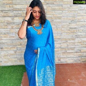 Neelima Rani Instagram - Money can’t buy people but our attitude and humbleness creates wonders around us ❤️ try it to believe it 😍
Jewellery by @saiimitationjewellery 
Navaratri day 1