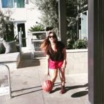 Neetu Chandra Instagram – Just, by the way ❤ #dribbling #basketball by the #pool Let’s get it, if you are good at your work, you look good anyway 😘❤ #curves #toned #legs #sport #hoopster #nba #india @nbaindia 😊😘 Hollywood