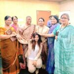 Neetu Chandra Instagram - I am Blessed. Happy #TeachersDay⁠ ⁠ to all my Gurus. I am made of your sincerity, your hard work, your honesty n your fighting spirit 🙏 #Sisterbeena @tejrashi #Purnimaverma #Pratibhasingh #Rajniverma #Rashmisingh #Ashoksir n many more❤ #NotredameAcademy 🙏😇