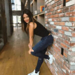 Neetu Chandra Instagram - The grid makes it cool! #Hair #wear I #swear 🤣😂 Casual will always be in #fashion n #Style ❤ Finally, my house is ready to welcome me! #Losangeles