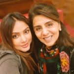 Neetu Chandra Instagram - In transit, the most natural, sweet n humble senior ! It takes courage 2 give up ur career at 21 when girls start.#Respect #Neetukapoor mam😘 #neetukapoor 😘😘 Such a pleasure talking to you 😊Luv !!