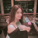 Neetu Chandra Instagram - Dinner with family n friends last night with my green nail polish hehehehe !! #familymatters #Goodmorning everyone! 😁😙