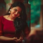 Nikhila Vimal Instagram - 💐😊