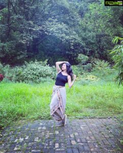 Paridhi Sharma Instagram - The earth has music for those who listen.. #nature #inthewoods #mudrayein #heartsmile #lonavaladiaries #trip #sisterhood #journey #paridhisharma #actress Pic Credit @swapnils1402