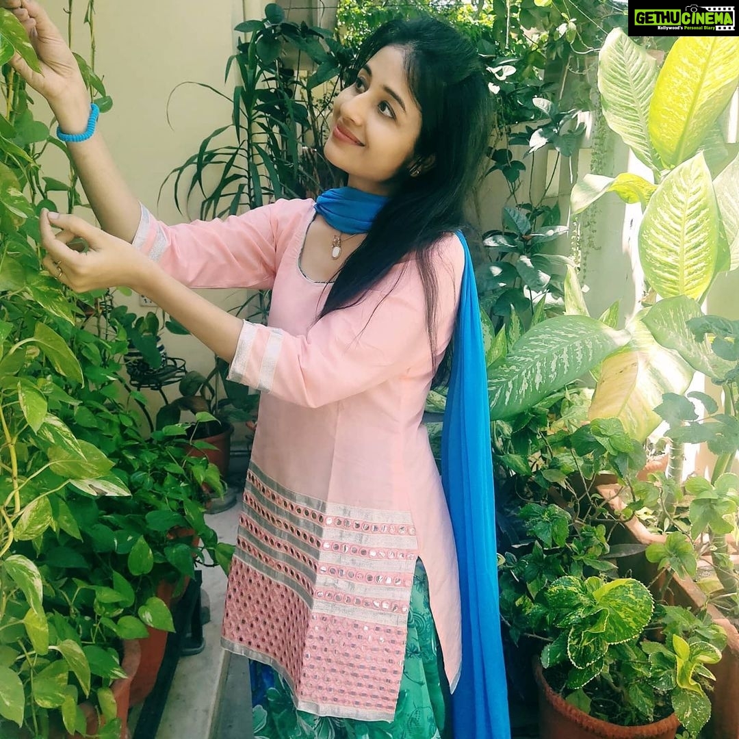 Paridhi Sharma Instagram – Quarantine time spending at home.. Pls take ...