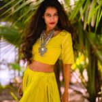 Payal Rohatgi Instagram - यह कहकर फिर से बात कर रहे हैं हम आज ke समय होने वाले kisaan आंदोलन की, वो आंदोलन जो ग़लत है क्योंकि ये bill किसानों ke हित का bill है। मगर punjab के सेलिब्रिटीज़ जो अपने निजी फ़ायदे के लिए ये bill के ख़िलाफ़ किसानों को भड़का रहे है उनको सिर्फ़ इतना ही कहना है कि कुछ महीनों में तुम ख़ुद अपना मुँह दिखाने लायक नहीं रहोगे 😜 हमारे देश ke प्रधानमंत्री किसानों ke ख़िलाफ़ bill pass नहीं कर सकते और ये मैं अंधभक्त होकर नहीं कह रही हूँ परंतु इस aadhaar par कह रही हूँ क्योंकि मैंने bill के तीन अहम मुद्दे पड़े हैं और साथ में अपने YouTube पर उस इंसान से बातचीत कर रही है जो इस bill के बारे में विस्तार में चर्चा कर चुकी है और सरल भाषा में logon को समझा चुकी है क्या कैसे ये bill किसानों की माँग थी सालो से जो आज BJP सरकार द्वारा पूरी की गई है 🙏 #payalrohatgi