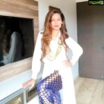 Payal Rohatgi Instagram - 2021 ke शुरुआत में हमने देखा कि कैसे Bharat का stock market छड़ रहा है और उसने 14 हज़ार का mark cross कर लिया जो बोहोत बड़ी achievement है 😉 ये बताती है कि कहीं न कहीं stock market को ये मंदी से कुछ फ़र्क़ नहीं पड़ रहा है 🤣 इतना कहना है कि #karma ज़रूर अपना फल देता है लोगों को जो उसमें विश्वास करते हैं और लोगों को जो उसमें विश्वास नहीं करते हैं । Bharat का इतिहास उदाहरण है karma का।जो अंग्रेजों ने Bharat का बँटवारा करवाया आज वो United Kingdom, European Union से अलग हो चुका है और उसने अपने आप 50 साल का सम्बंध ख़त्म कर दिया है। ये सबसे बड़ा उदाहरण हैं कर्मा का क्यूंकि जो Lord Mountbatten ने Bharat का बँटवारा कराया Congress, Muslim League और Baldev Singh की सहमति में वो अंग्रेज देश आज ख़ुद तकलीफें सहन कर रहा है 🤔 उनका stock market गिरा हुआ है और ये 2021 की शुरुआत है 🙏 #payalrohatgi