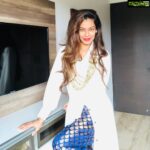 Payal Rohatgi Instagram - 2021 ke शुरुआत में हमने देखा कि कैसे Bharat का stock market छड़ रहा है और उसने 14 हज़ार का mark cross कर लिया जो बोहोत बड़ी achievement है 😉 ये बताती है कि कहीं न कहीं stock market को ये मंदी से कुछ फ़र्क़ नहीं पड़ रहा है 🤣 इतना कहना है कि #karma ज़रूर अपना फल देता है लोगों को जो उसमें विश्वास करते हैं और लोगों को जो उसमें विश्वास नहीं करते हैं । Bharat का इतिहास उदाहरण है karma का।जो अंग्रेजों ने Bharat का बँटवारा करवाया आज वो United Kingdom, European Union से अलग हो चुका है और उसने अपने आप 50 साल का सम्बंध ख़त्म कर दिया है। ये सबसे बड़ा उदाहरण हैं कर्मा का क्यूंकि जो Lord Mountbatten ने Bharat का बँटवारा कराया Congress, Muslim League और Baldev Singh की सहमति में वो अंग्रेज देश आज ख़ुद तकलीफें सहन कर रहा है 🤔 उनका stock market गिरा हुआ है और ये 2021 की शुरुआत है 🙏 #payalrohatgi
